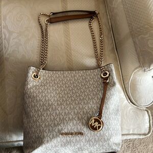 Michael Kors, EC like Brand New, white/gray Signature Logo print Shoulder Bag